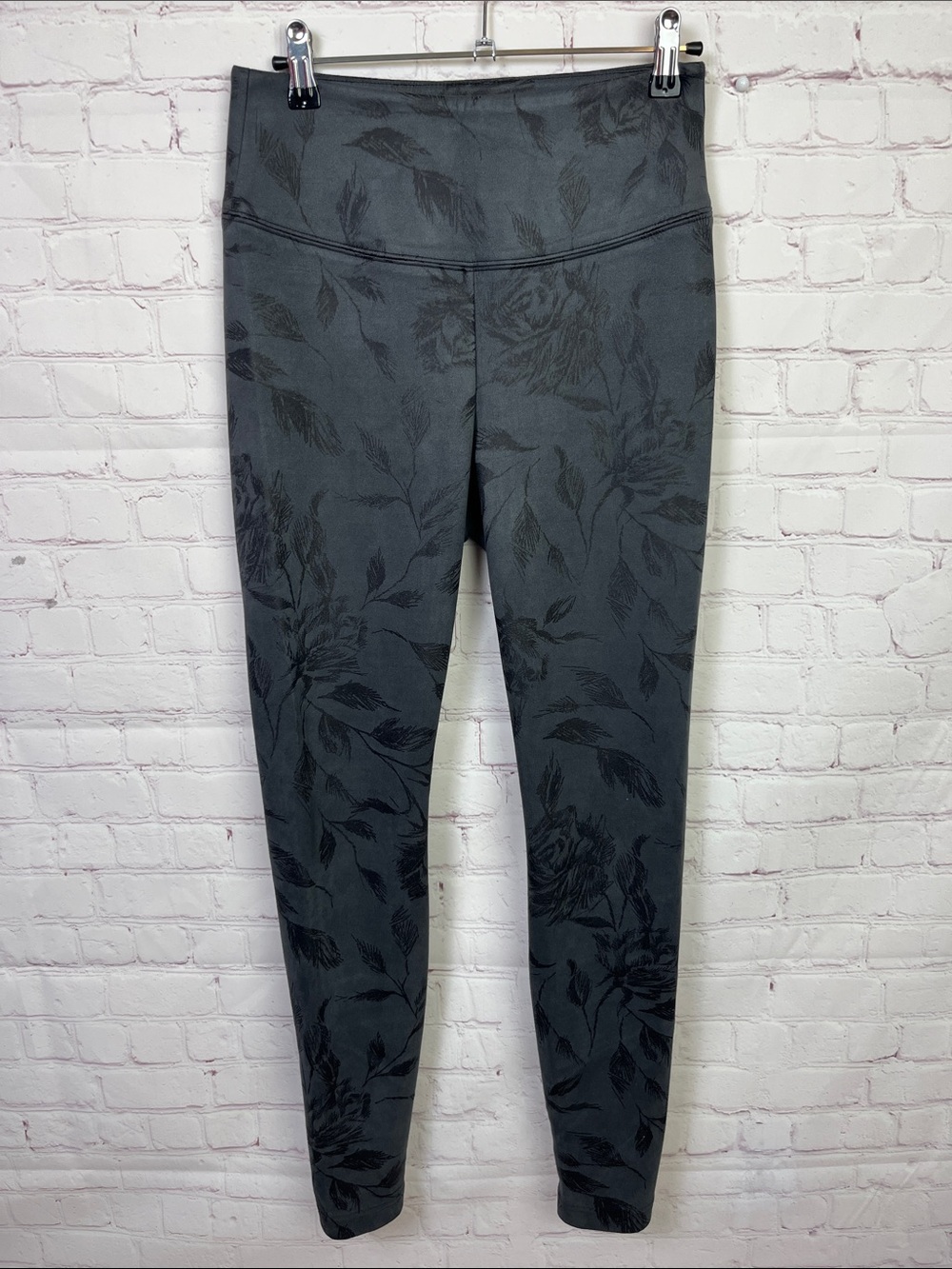 White House Black Market Suede Runway Legging in Dark Floral Size 4